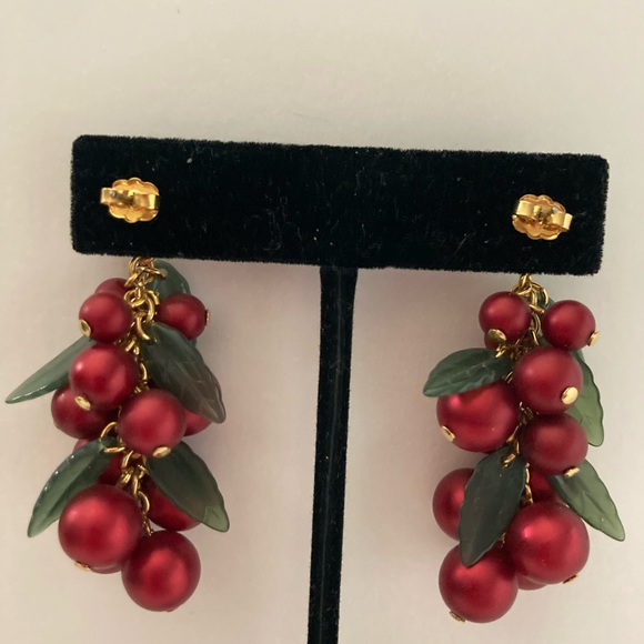 VTG Avon Berry leaf gold earrings - Picture 6 of 7